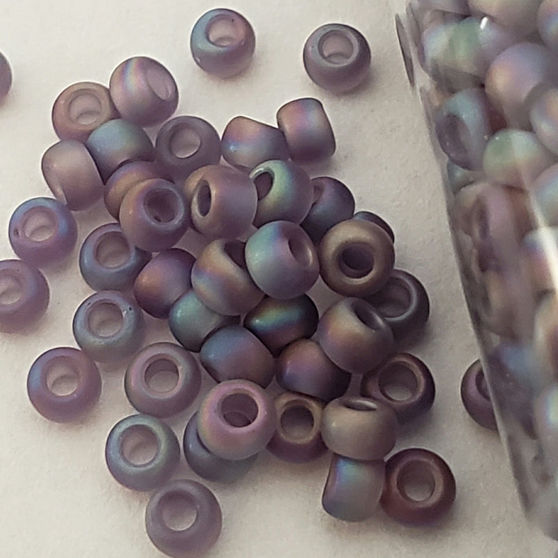 Seed Beads - 8/0 AB(Aurora Borealis)/ Iris/ Rainbow