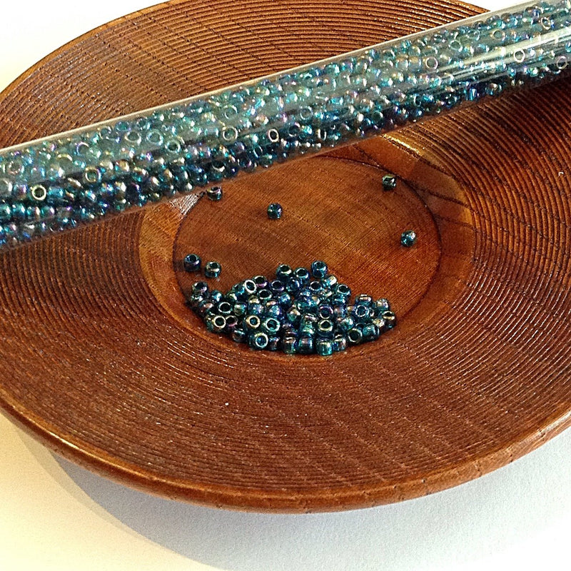 Seed Beads - 8/0 AB(Aurora Borealis)/ Iris/ Rainbow